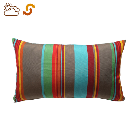 Face à rayures multicolore d'une housse de coussin d'extérieur dimensions 50x30 centimètres, fabriquée en France par l'atelier Larouquine, Bayonne, Pays basque