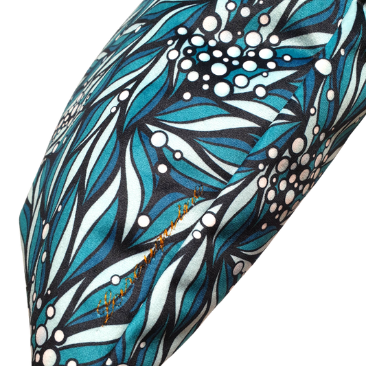 Coussin d'intérieur 40x40cm en velours, nuances de bleu et motifs végétal avec perles de rosée