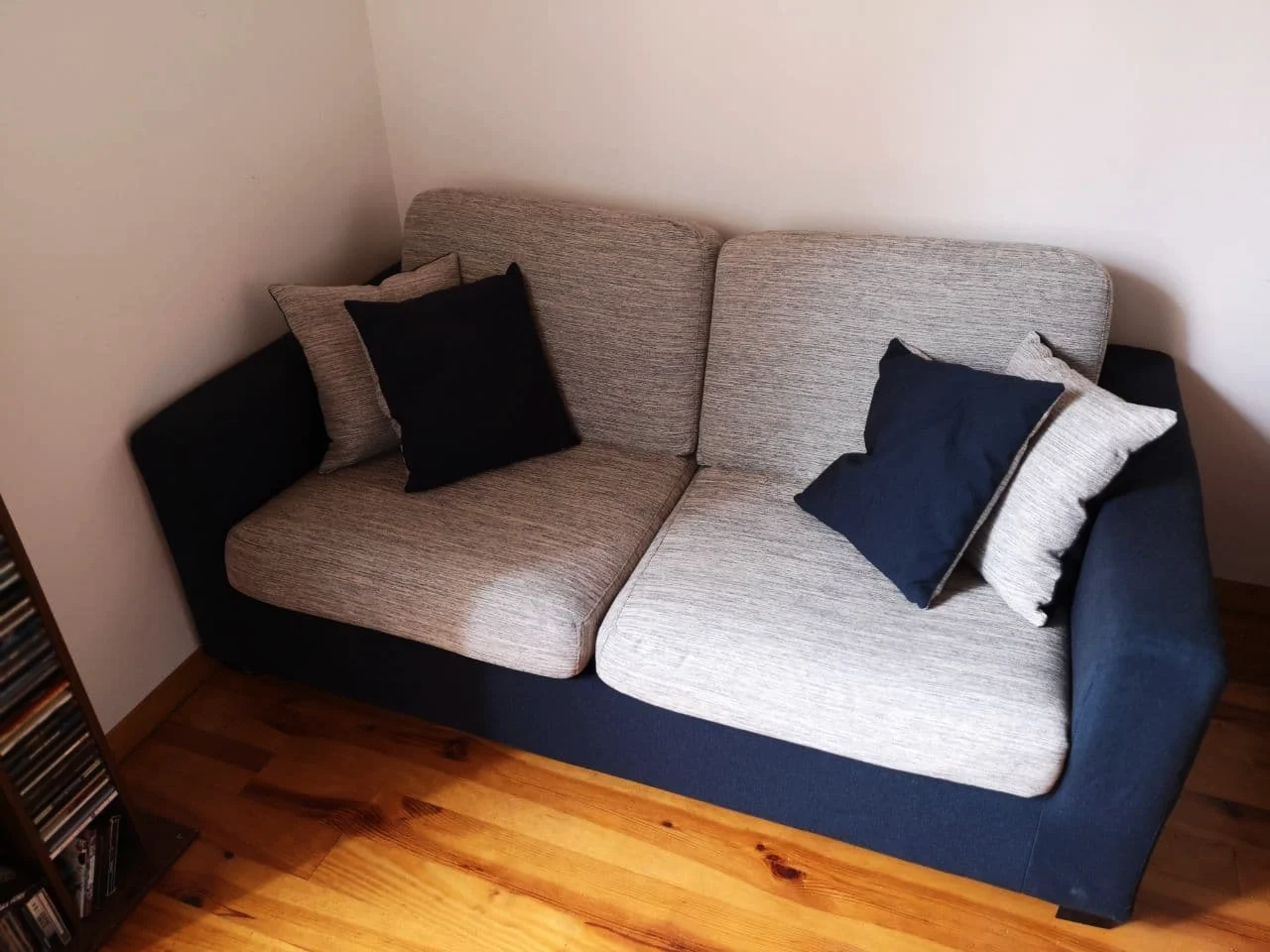 Illustration de l’article : Cuir ou simili cuir : quelles différences pour un fauteuil ou un canapé ?