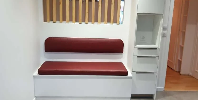 banquette en simili cuir, matelassage réalisé par Larouquine, projet en collaboration avec Manon Cavalié — réalisation Larouquine